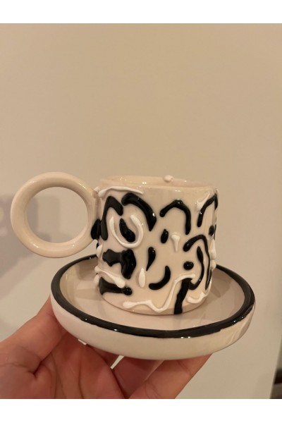 black and white mug
