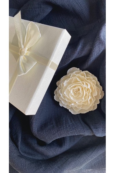 İpek Yaka Çiçeği
